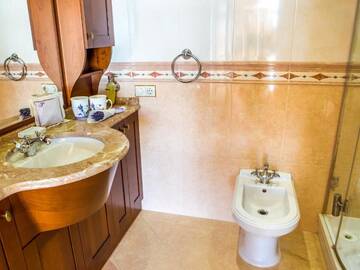 Фото номера Люкс с видом на озеро Загородные дома Villa Avoti г. Сигулда 9